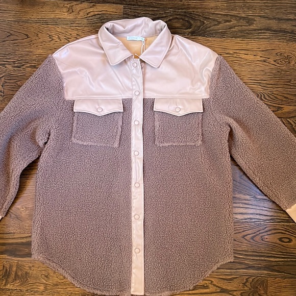 Lush Sherpa Button Front Top Size Large NWT - Picture 1 of 6
